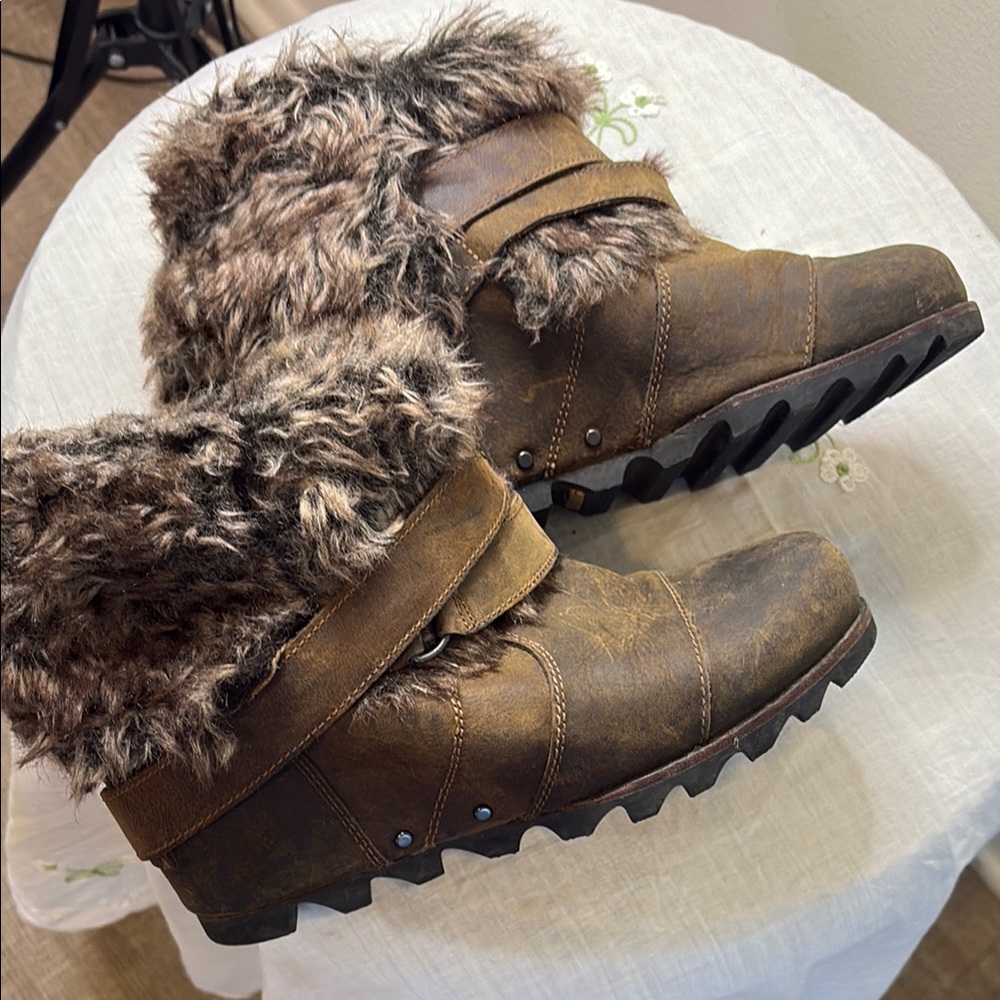 Sorel Brown Winter Joan of Arc wedge Boots with Faux Fur Lining